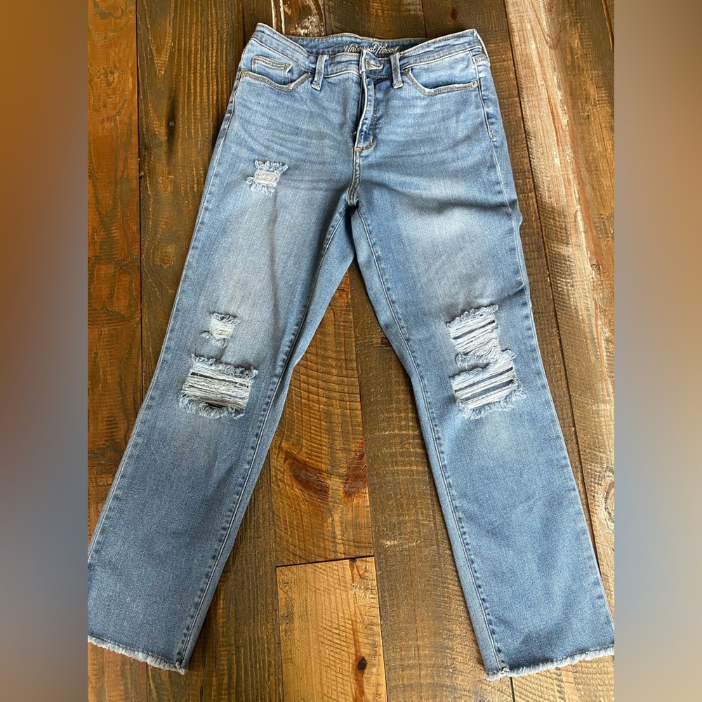 Universal Threads ripped jeans, size 6